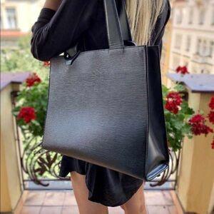 Louis Vuitton Authentic Epi Gameaux Black Leather Tote w Original Dust B…